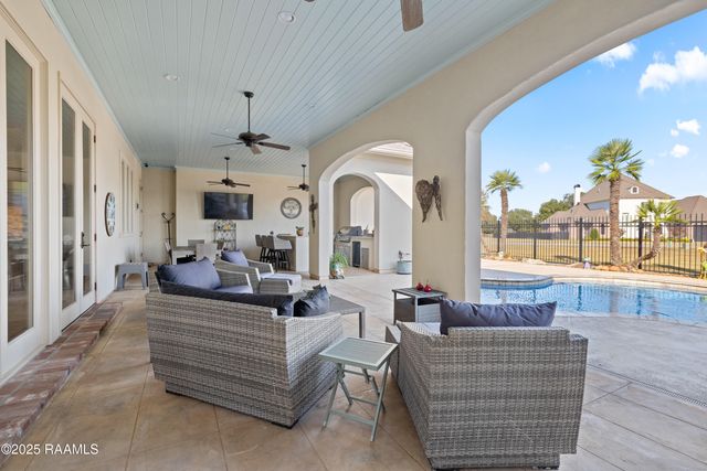 1002 The Lake Drive, Broussard, LA 70518