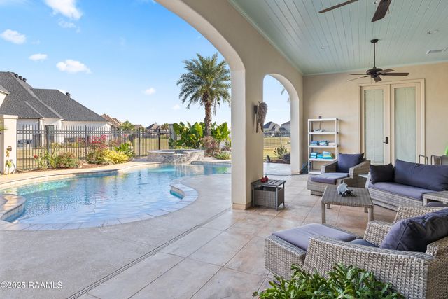 1002 The Lake Drive, Broussard, LA 70518