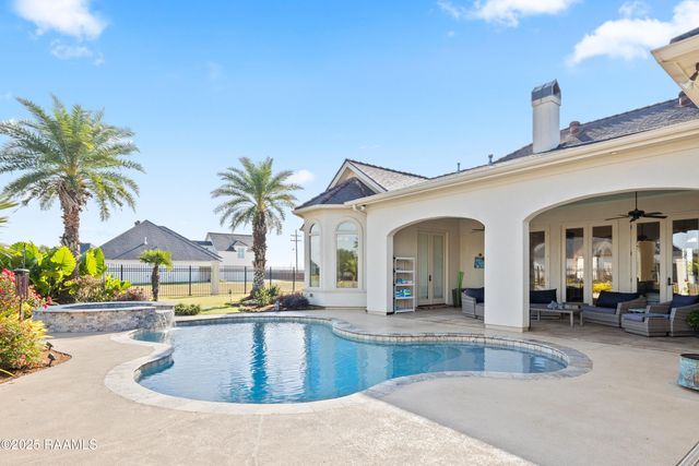 1002 The Lake Drive, Broussard, LA 70518