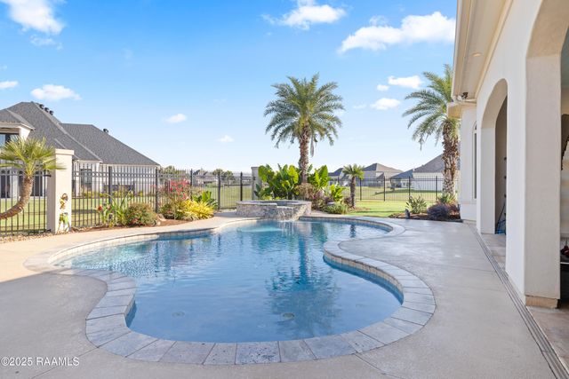 1002 The Lake Drive, Broussard, LA 70518