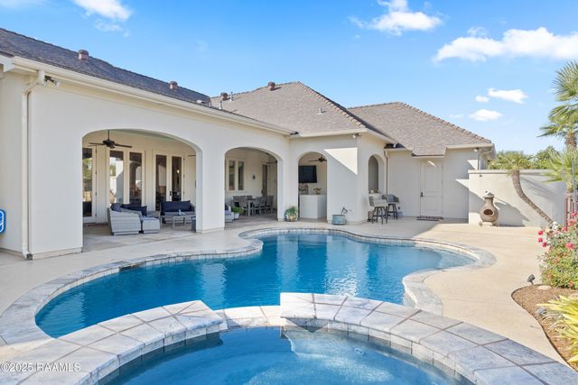 1002 The Lake Drive, Broussard, LA 70518