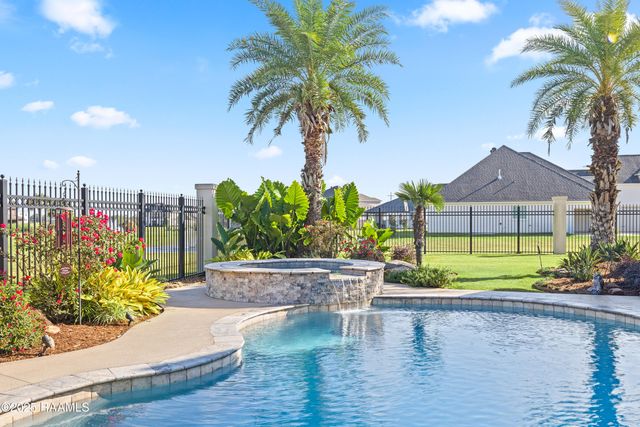 1002 The Lake Drive, Broussard, LA 70518