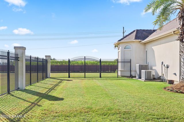 1002 The Lake Drive, Broussard, LA 70518