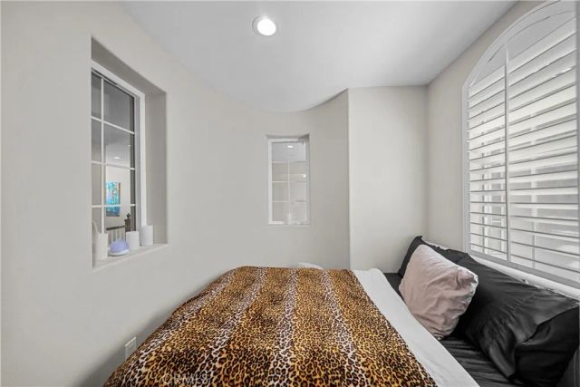 23912 Lakeside Road, Valencia, CA 91355