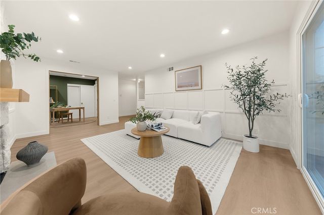 952 Cheyenne, Costa Mesa, CA 92626