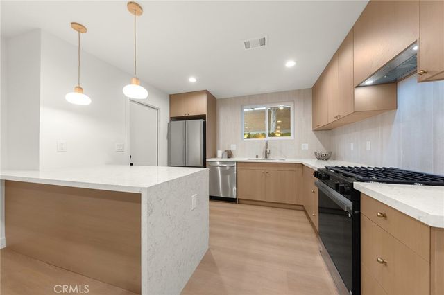 952 Cheyenne, Costa Mesa, CA 92626