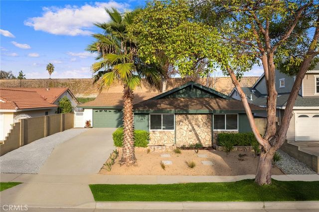 952 Cheyenne, Costa Mesa, CA 92626