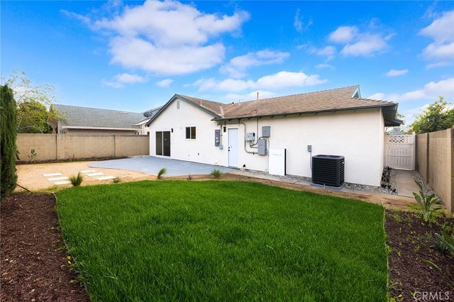 952 Cheyenne, Costa Mesa, CA 92626