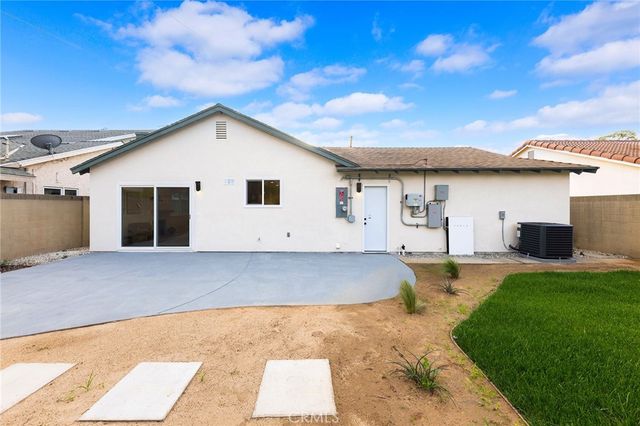 952 Cheyenne, Costa Mesa, CA 92626