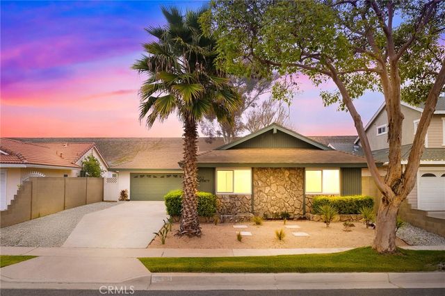 952 Cheyenne, Costa Mesa, CA 92626