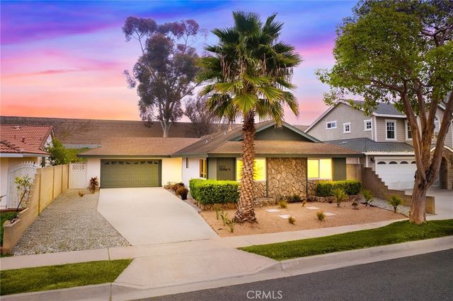 952 Cheyenne, Costa Mesa, CA 92626