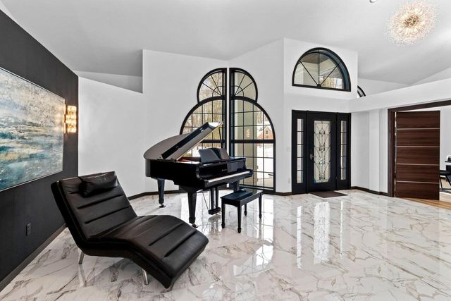 402 Wild Oak DRIVE, Manitowoc, WI 54220