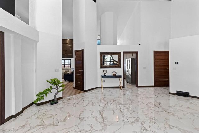 402 Wild Oak DRIVE, Manitowoc, WI 54220