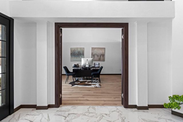 402 Wild Oak DRIVE, Manitowoc, WI 54220