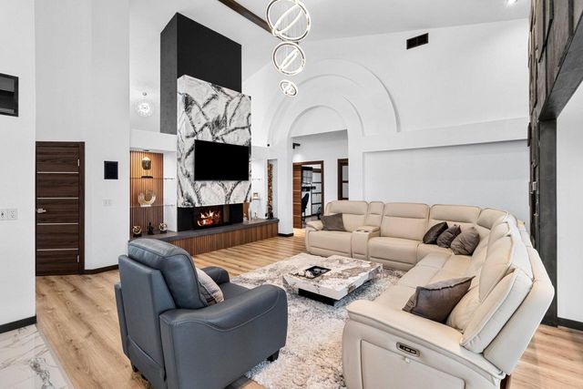 402 Wild Oak DRIVE, Manitowoc, WI 54220