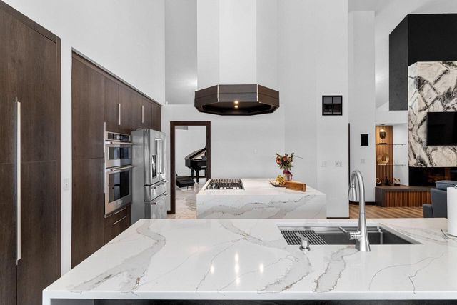 402 Wild Oak DRIVE, Manitowoc, WI 54220