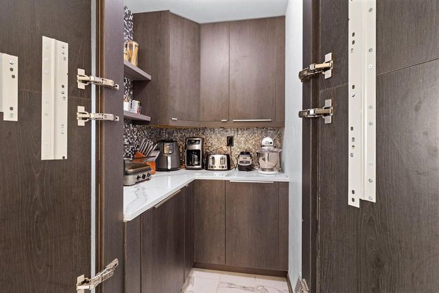 402 Wild Oak DRIVE, Manitowoc, WI 54220