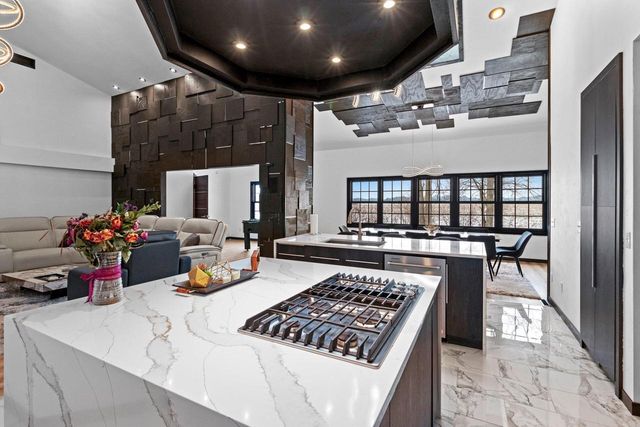 402 Wild Oak DRIVE, Manitowoc, WI 54220