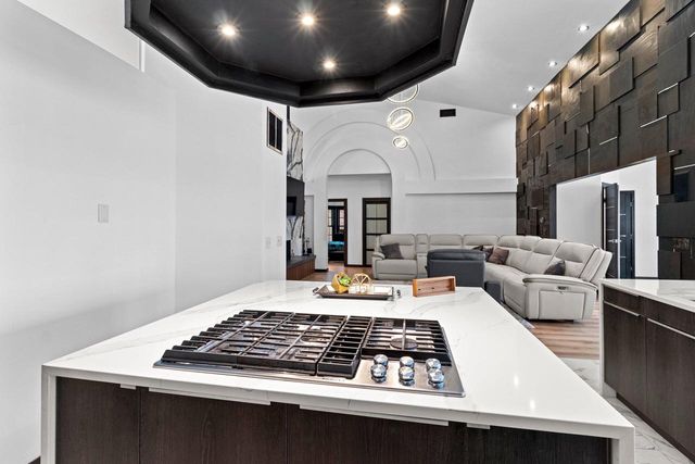 402 Wild Oak DRIVE, Manitowoc, WI 54220