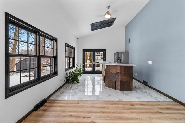 402 Wild Oak DRIVE, Manitowoc, WI 54220