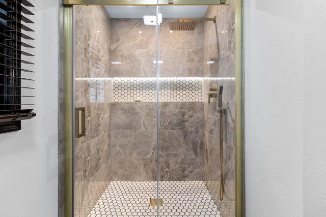 402 Wild Oak DRIVE, Manitowoc, WI 54220