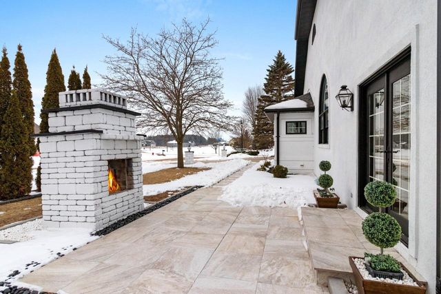 402 Wild Oak DRIVE, Manitowoc, WI 54220