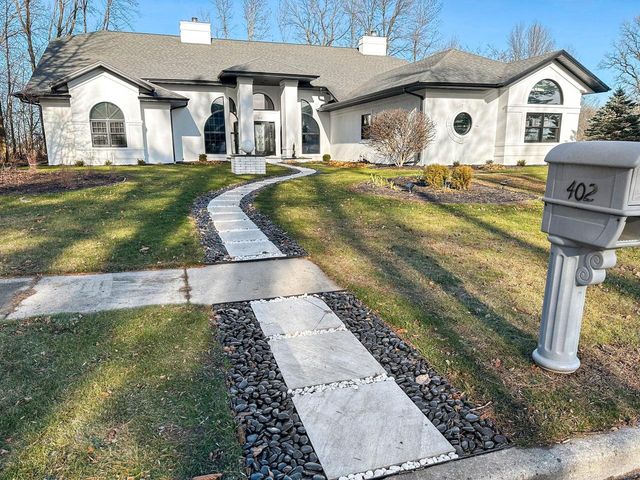 402 Wild Oak DRIVE, Manitowoc, WI 54220