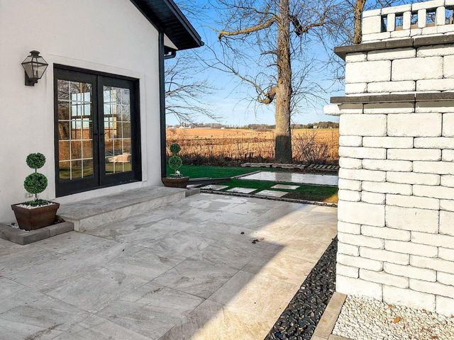 402 Wild Oak DRIVE, Manitowoc, WI 54220