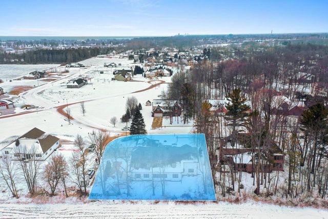 402 Wild Oak DRIVE, Manitowoc, WI 54220