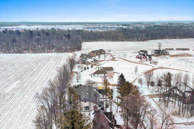 402 Wild Oak DRIVE, Manitowoc, WI 54220