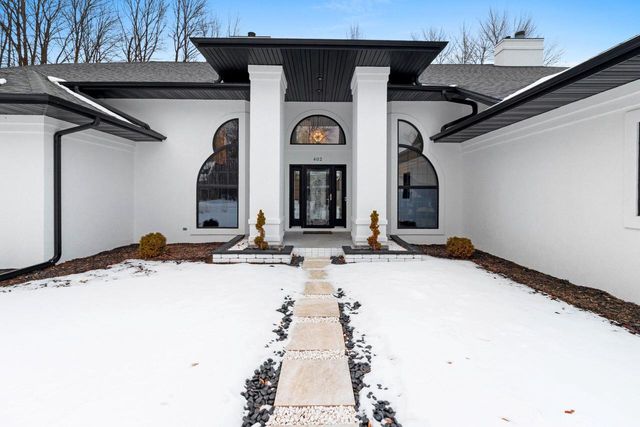 402 Wild Oak DRIVE, Manitowoc, WI 54220