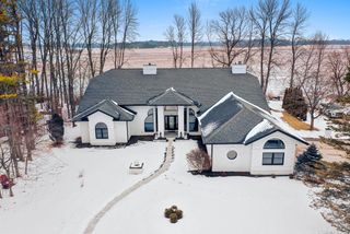 402 Wild Oak DRIVE, Manitowoc, WI 54220