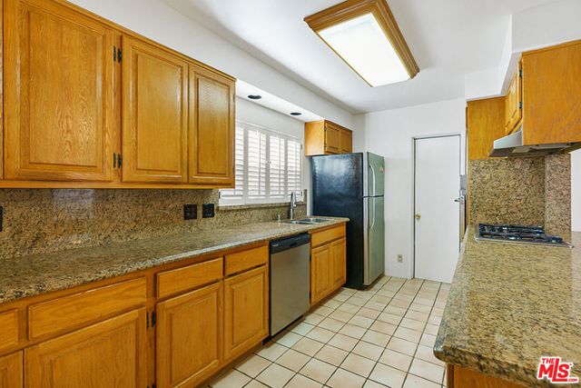 1744 S Genesee Avenue, Los Angeles, CA 90019