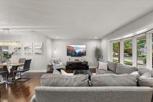 560 S Rosedale Court, Grosse Pointe, MI 48236