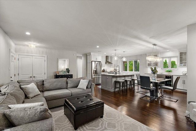 560 S Rosedale Court, Grosse Pointe, MI 48236