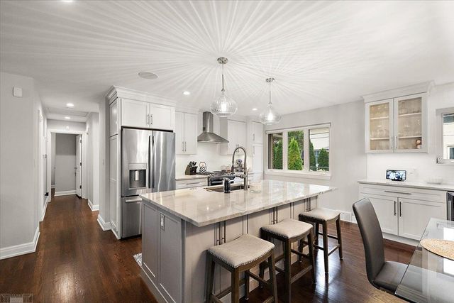 560 S Rosedale Court, Grosse Pointe, MI 48236