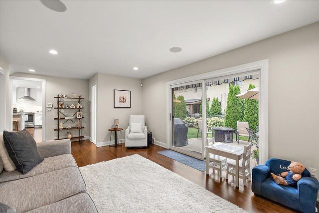 560 S Rosedale Court, Grosse Pointe, MI 48236