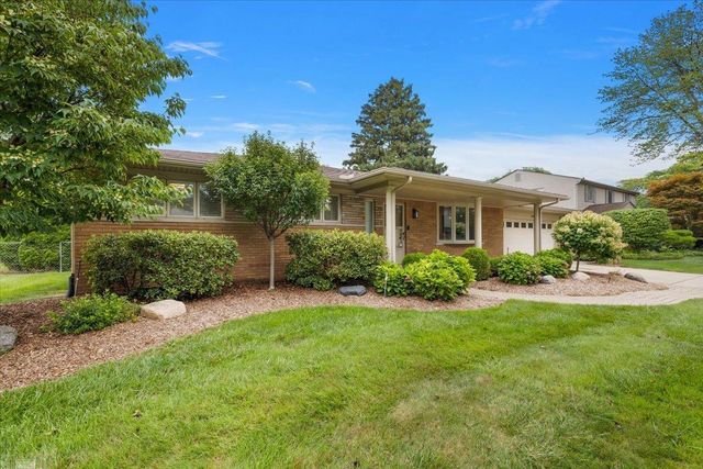 560 S Rosedale Court, Grosse Pointe, MI 48236