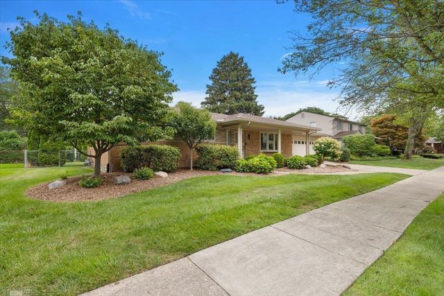 560 S Rosedale Court, Grosse Pointe, MI 48236