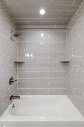 560 S Rosedale Court, Grosse Pointe, MI 48236