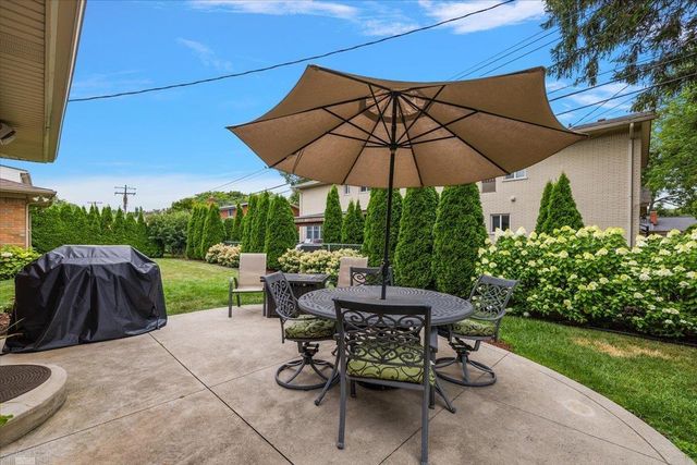 560 S Rosedale Court, Grosse Pointe, MI 48236