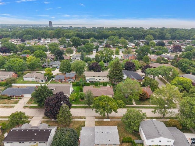 560 S Rosedale Court, Grosse Pointe, MI 48236