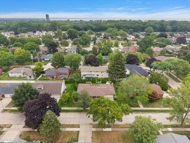 560 S Rosedale Court, Grosse Pointe, MI 48236