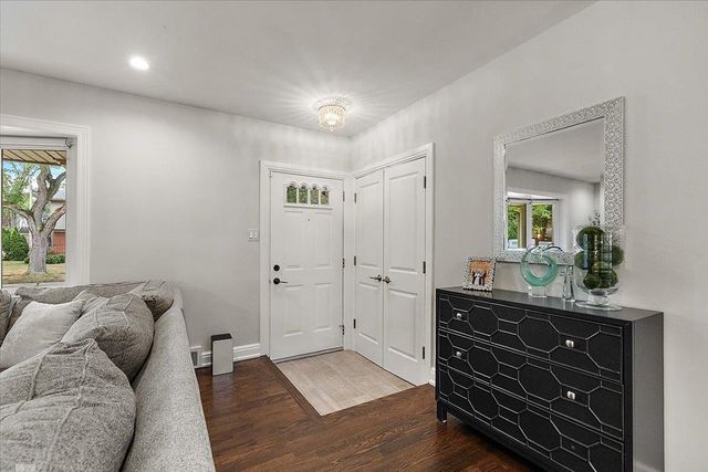 560 S Rosedale Court, Grosse Pointe, MI 48236