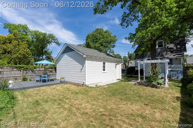 675 W Hazelhurst Street, Ferndale, MI 48220