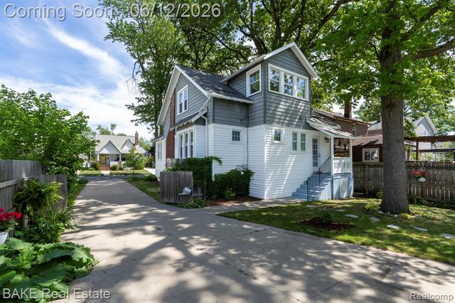 675 W Hazelhurst Street, Ferndale, MI 48220