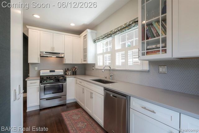 675 W Hazelhurst Street, Ferndale, MI 48220