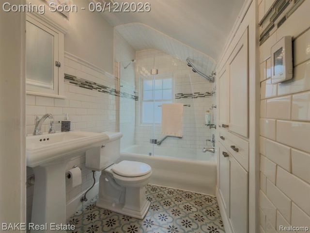 675 W Hazelhurst Street, Ferndale, MI 48220