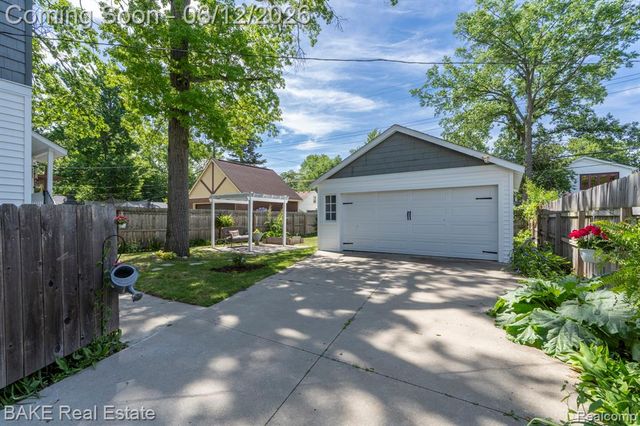 675 W Hazelhurst Street, Ferndale, MI 48220