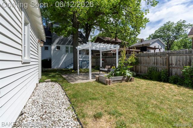 675 W Hazelhurst Street, Ferndale, MI 48220